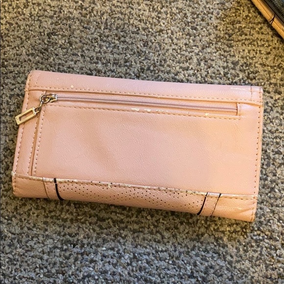 Guess Wallet - Picture 2 of 3